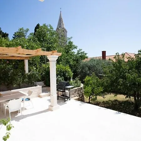 Buggi, Hotell
