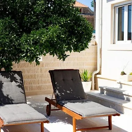 Buggi, Hotell Sumartin