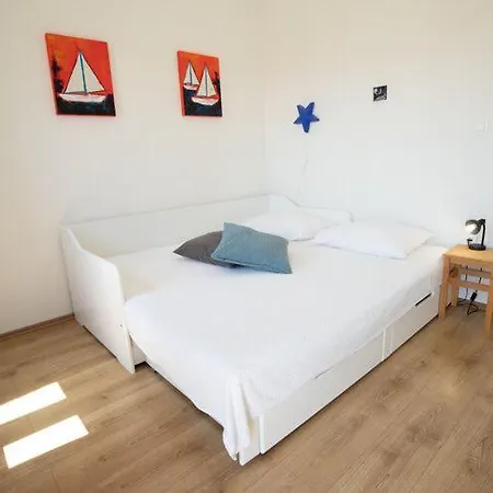 Hotell Buggi, Sumartin